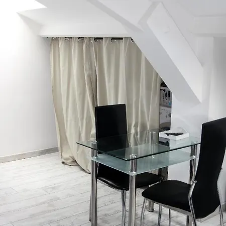 Beau Daire *